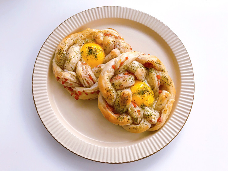 手抓饼版窝蛋花环酥，咸香酥脆又快手的做法