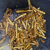 青椒洋葱干子肉丝的做法图解3