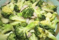 肉丝炒西兰花的做法
