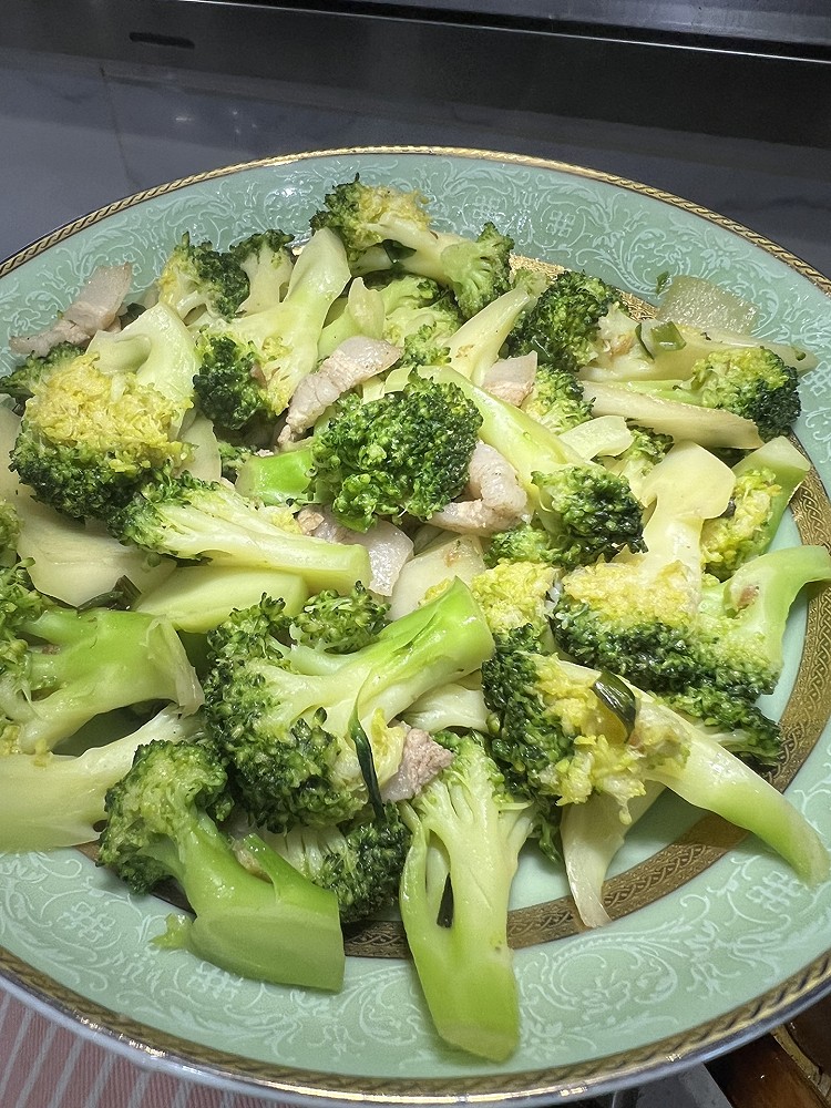 肉丝炒西兰花的做法