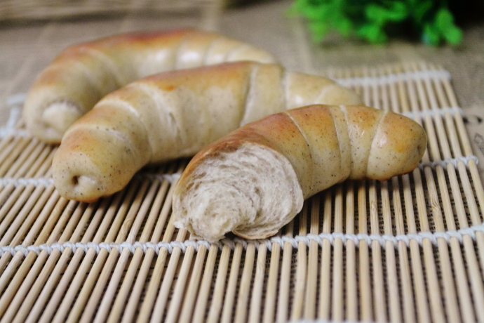 松软香甜的肉桂粉小牛角面包