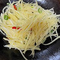 #万物生长 营养尝鲜#醋溜土豆丝的做法图解2