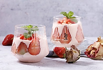 草莓布丁#做道好菜，自我宠爱！#的做法