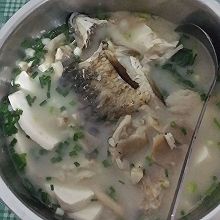 鲫鱼豆腐汤