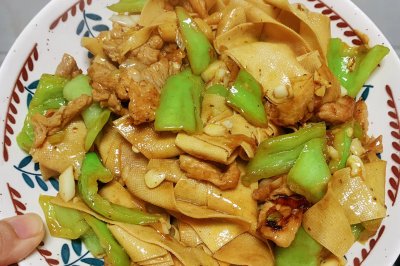 东北名菜尖椒干豆腐