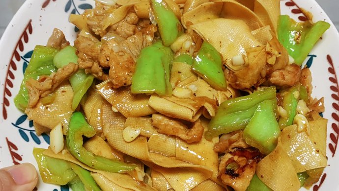东北名菜尖椒干豆腐