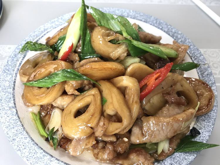 简单好吃的～猪二层肉（瘦肉）炒面筋的做法