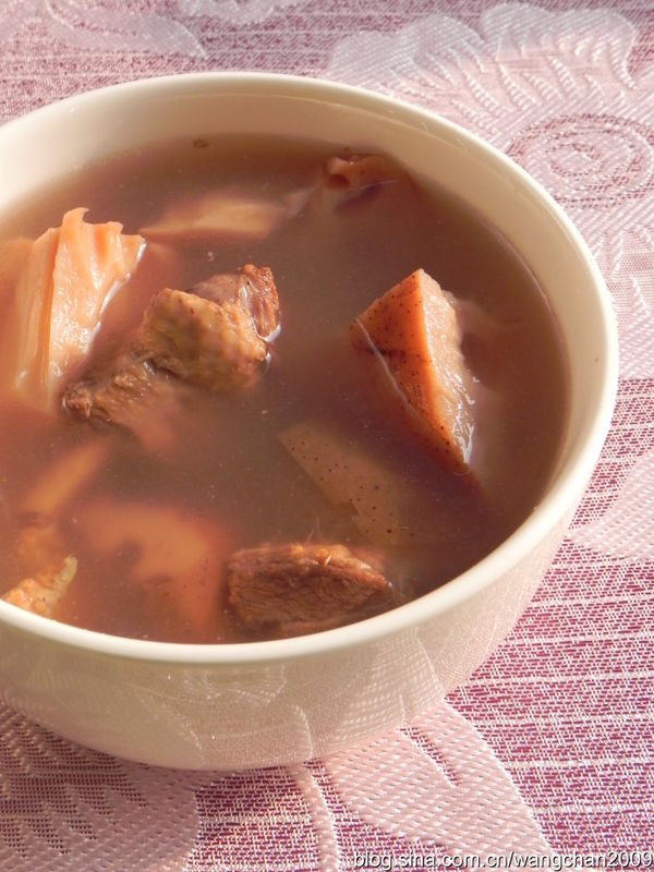 红枣莲藕煲鸭汤的做法