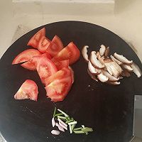 西红柿香菇干贝疙瘩汤的做法图解1