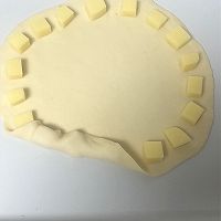 芝心卷边荠菜肉圆披萨的做法图解3