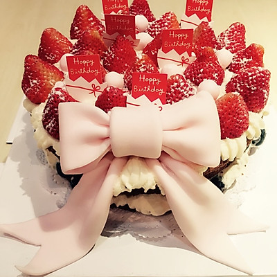 红颜草莓翻糖蛋糕