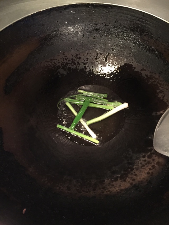 焖炒辣子鸡的做法图解3