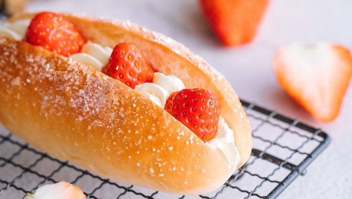 草莓奶油面包-每一口都是儿时的回忆