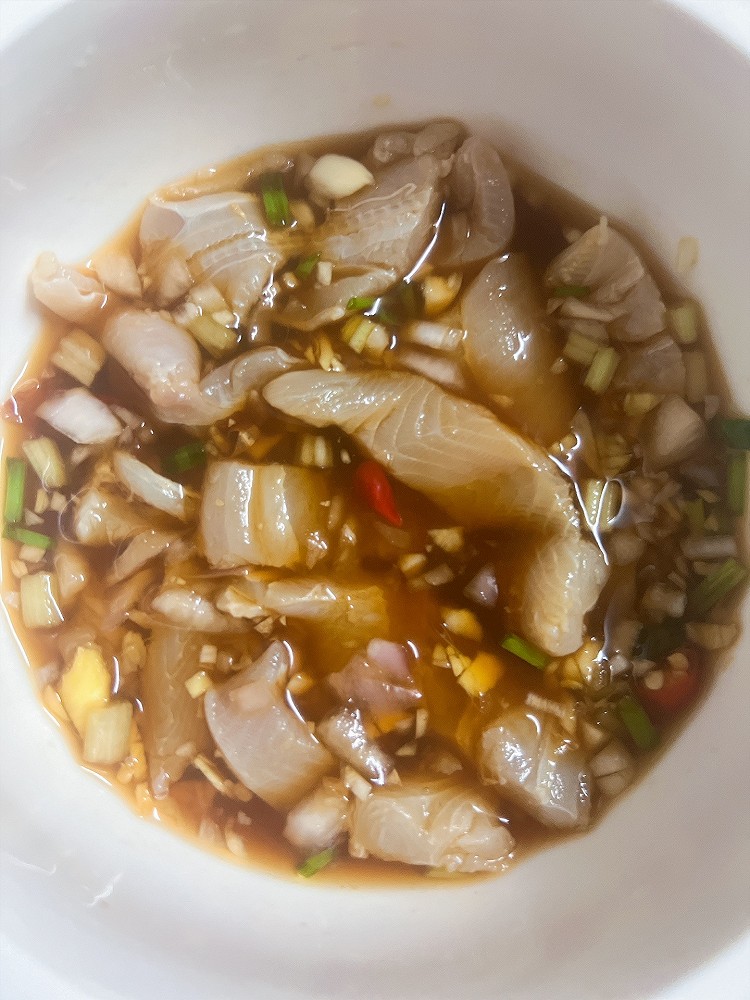 超简单~不下锅——生腌小鲨鱼肉片的做法