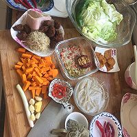 爆炒粉丝卷心菜的做法图解1
