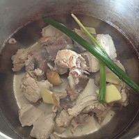 冬瓜薏米排骨汤的做法图解2