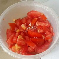 卷心菜番茄炒肉粒的做法图解2
