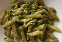 无油鸡胸肉罗勒意面的做法