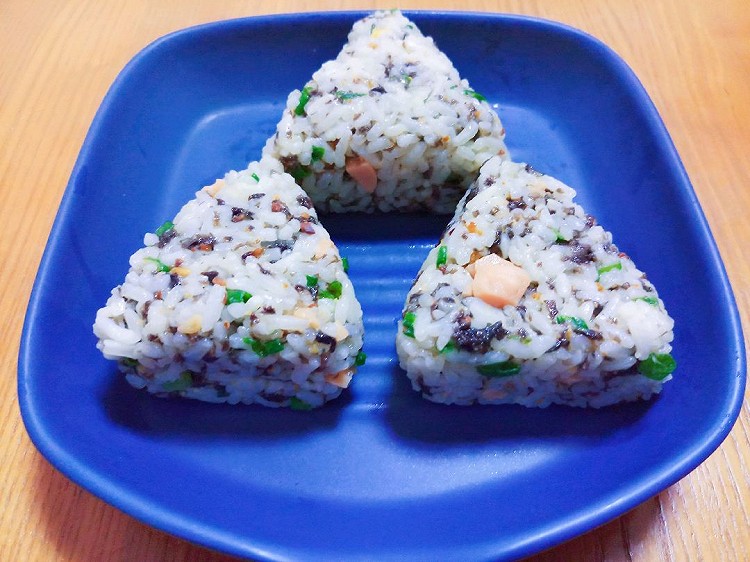 简单好吃，日式紫菜火腿饭团的做法