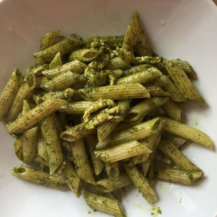 无油鸡胸肉罗勒意面的做法