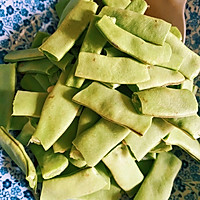 排骨炖豆角的做法图解1