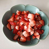 草莓蜜瓜酸奶吐司杯的做法图解2
