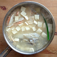 三文鱼头豆腐汤的做法图解1