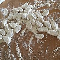 包菜肉馅饺子的做法图解3