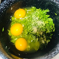 芹菜的隐秘菜单：芹菜叶炒鸡蛋的做法图解3