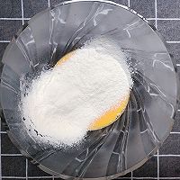 春日甜品#草莓抱抱卷的做法图解3