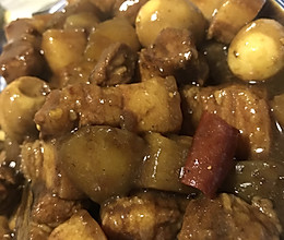 红烧肉炖鹌鹑蛋的做法