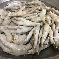 酸辣鸡脚的做法图解2