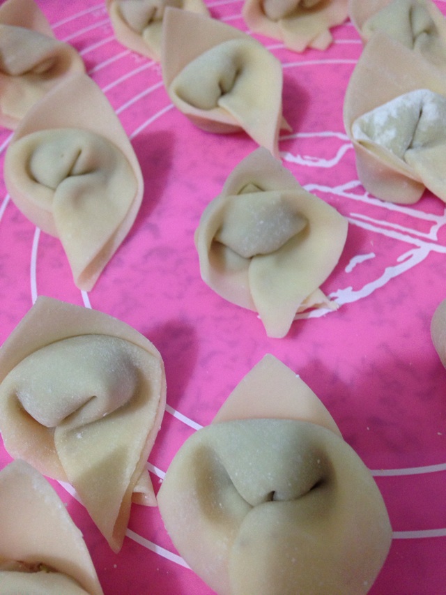 宝宝小混沌8个月?鸡肉白菜香菇的做法图解10