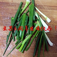 香葱段炒豆芽#豆果6周年生日快乐#的做法图解2