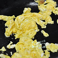 红烧素鸡炒蛋的做法图解3