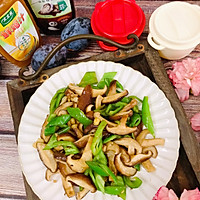 #万物皆可搭#香菇炒辣椒的做法图解1