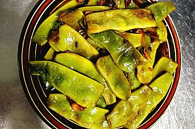 五花肉炒油豆