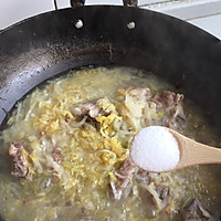东北排骨炖酸菜的做法图解5