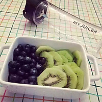 奇异果蓝莓汁#ErgoChef原汁机食谱#的做法图解1