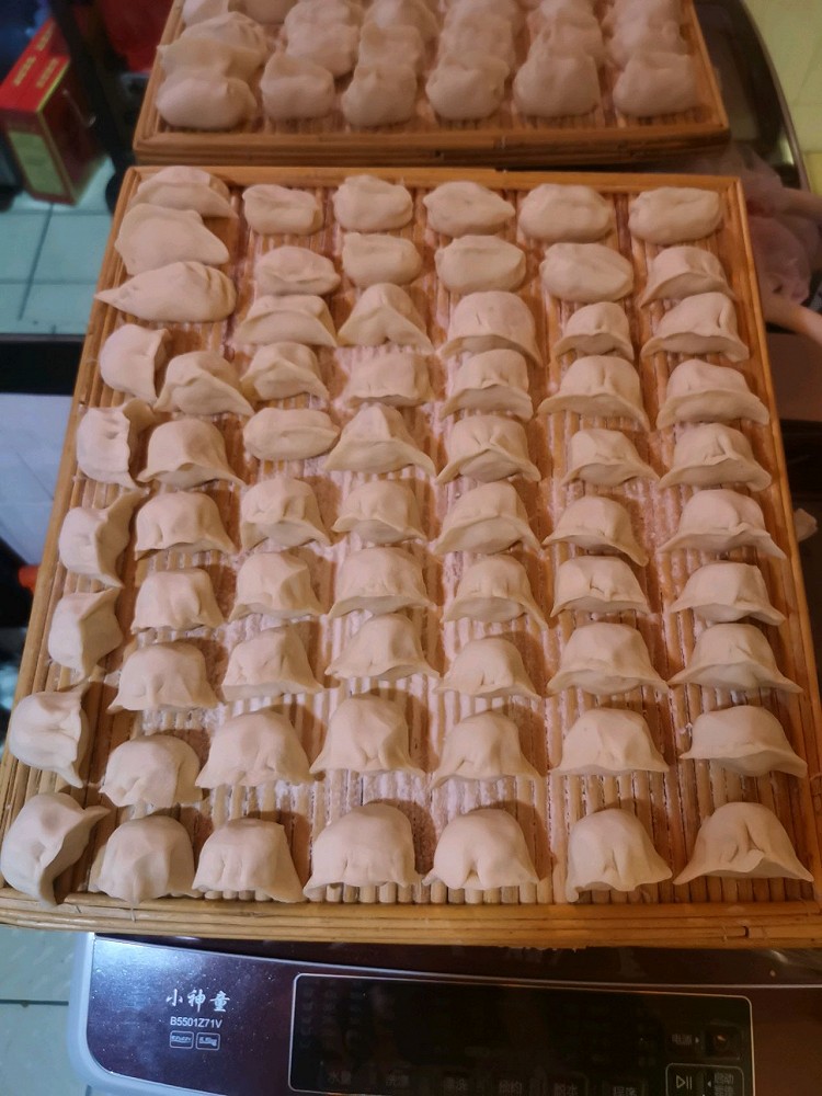 莲菜猪肉饺子的做法