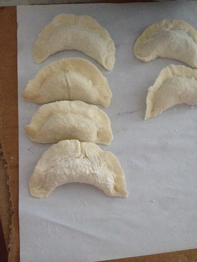 猪肉芹菜木耳水饺的做法图解6