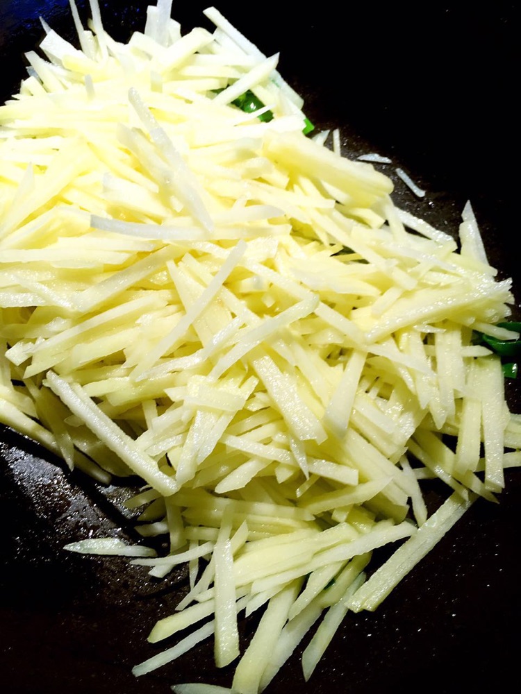 醋溜土豆丝的做法图解2