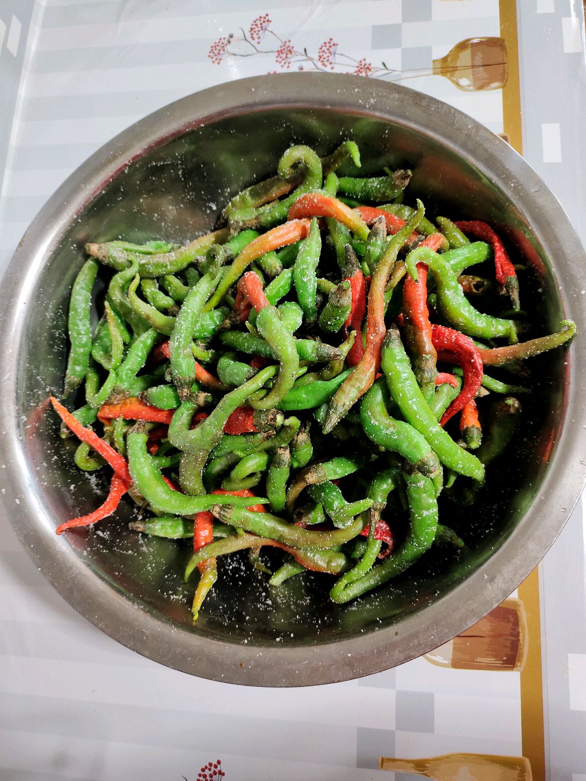 如何腌制青辣椒 腌好的青辣椒要放冰箱吗 | 说明书网