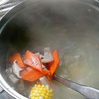 玉米排骨美味汤的做法图解3