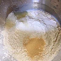 芝士葱香肠仔包的做法图解1