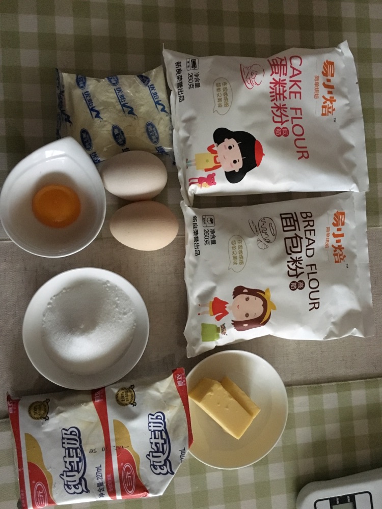 爱上易小焙从蛋奶甜甜圈开始的做法图解1