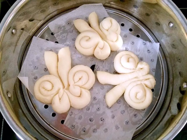 蝴蝶花卷的做法图解10