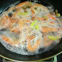 咸蛋黄焗对虾的做法图解2