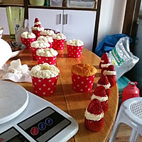 ＃长帝e·Bake互联网烤箱之草莓纸杯蛋糕的做法图解2