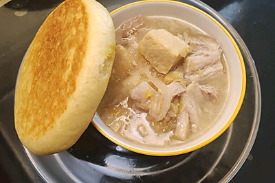 五花肉炖酸菜冻豆腐